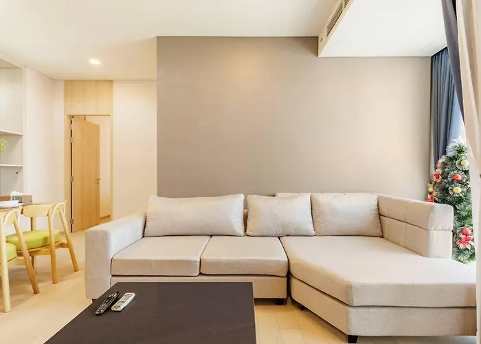 2 Bedrooms, 300 Metres Bts Ekkamai,sukhumvit Апартаменты