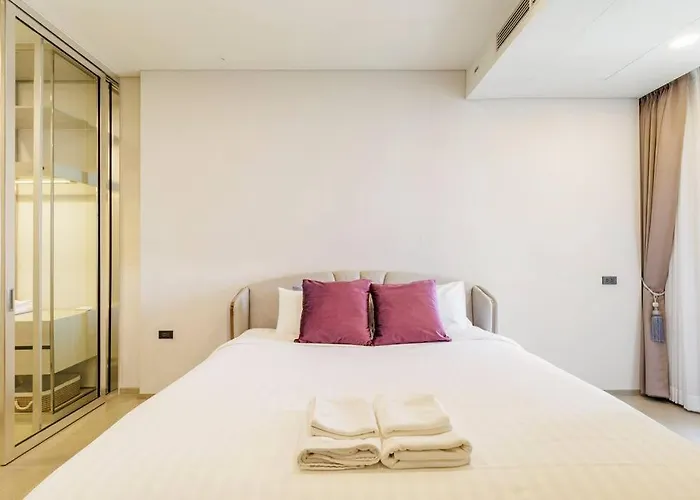 2 Bedrooms, 300 Metres Bts Ekkamai,sukhumvit Бангкок