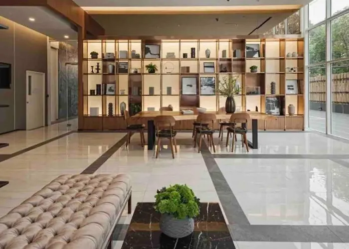 2 Bedrooms, 300 Metres Bts Ekkamai,sukhumvit *