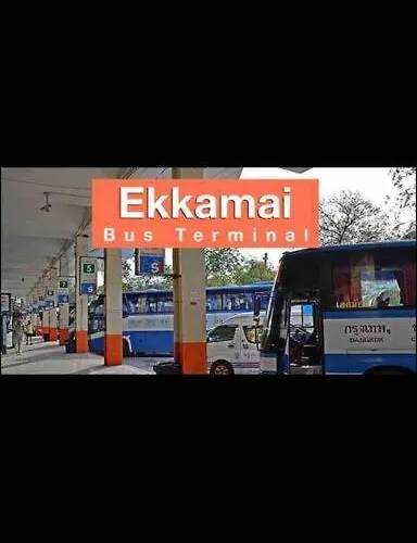 2 Bedrooms, 300 Metres Bts Ekkamai,sukhumvit Бангкок