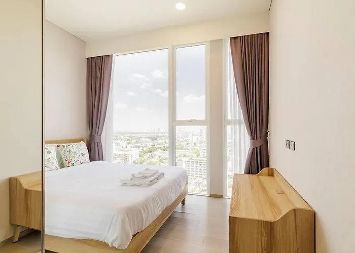2 Bedrooms, 300 Metres Bts Ekkamai,sukhumvit Бангкок