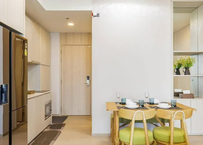 2 Bedrooms, 300 Metres Bts Ekkamai,sukhumvit Апартаменты Бангкок