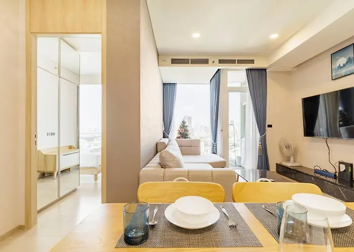 2 Bedrooms, 300 Metres Bts Ekkamai,sukhumvit *