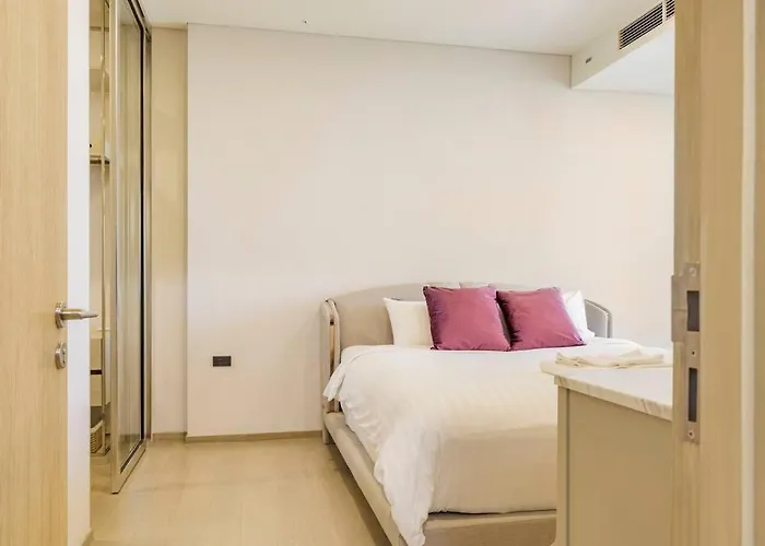 2 Bedrooms, 300 Metres Bts Ekkamai,sukhumvit Апартаменты *
