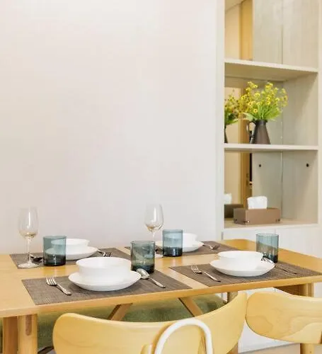 2 Bedrooms, 300 Metres Bts Ekkamai,sukhumvit Бангкок