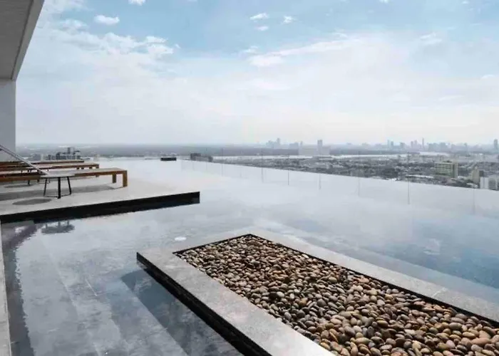 2 Bedrooms, 300 Metres Bts Ekkamai,sukhumvit Апартаменты *
