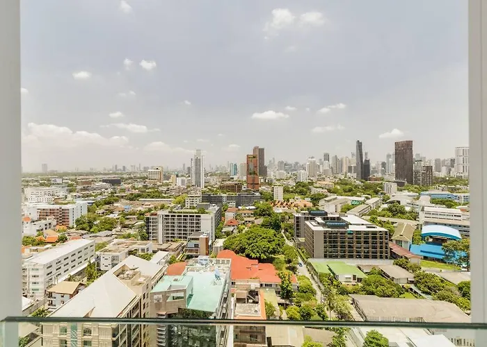 2 Bedrooms, 300 Metres Bts Ekkamai,sukhumvit Бангкок