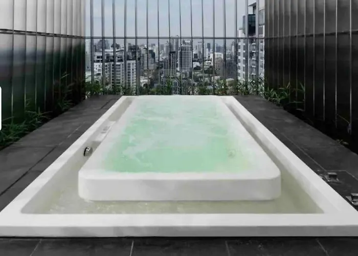 2 Bedrooms, 300 Metres Bts Ekkamai,sukhumvit * Бангкок