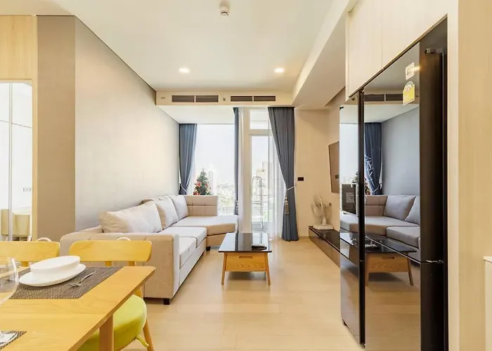 2 Bedrooms, 300 Metres Bts Ekkamai,sukhumvit Апартаменты