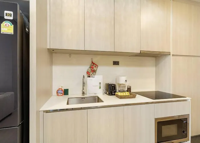 2 Bedrooms, 300 Metres Bts Ekkamai,sukhumvit
