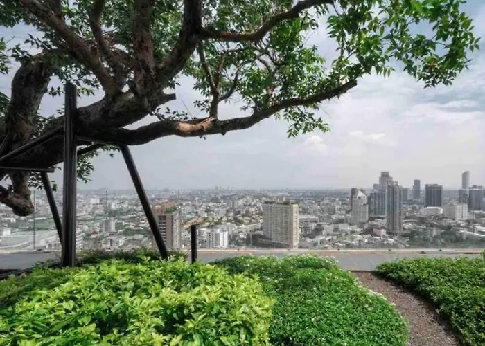2 Bedrooms, 300 Metres Bts Ekkamai,sukhumvit Бангкок